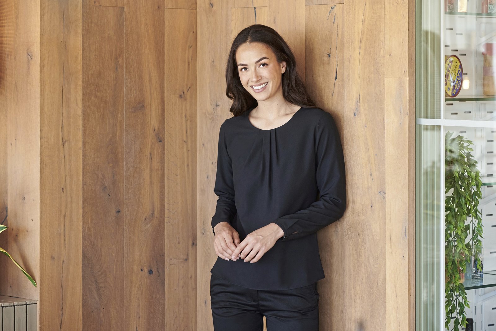 Henbury Ladies' Pleat Front Long Sleeved Blouse